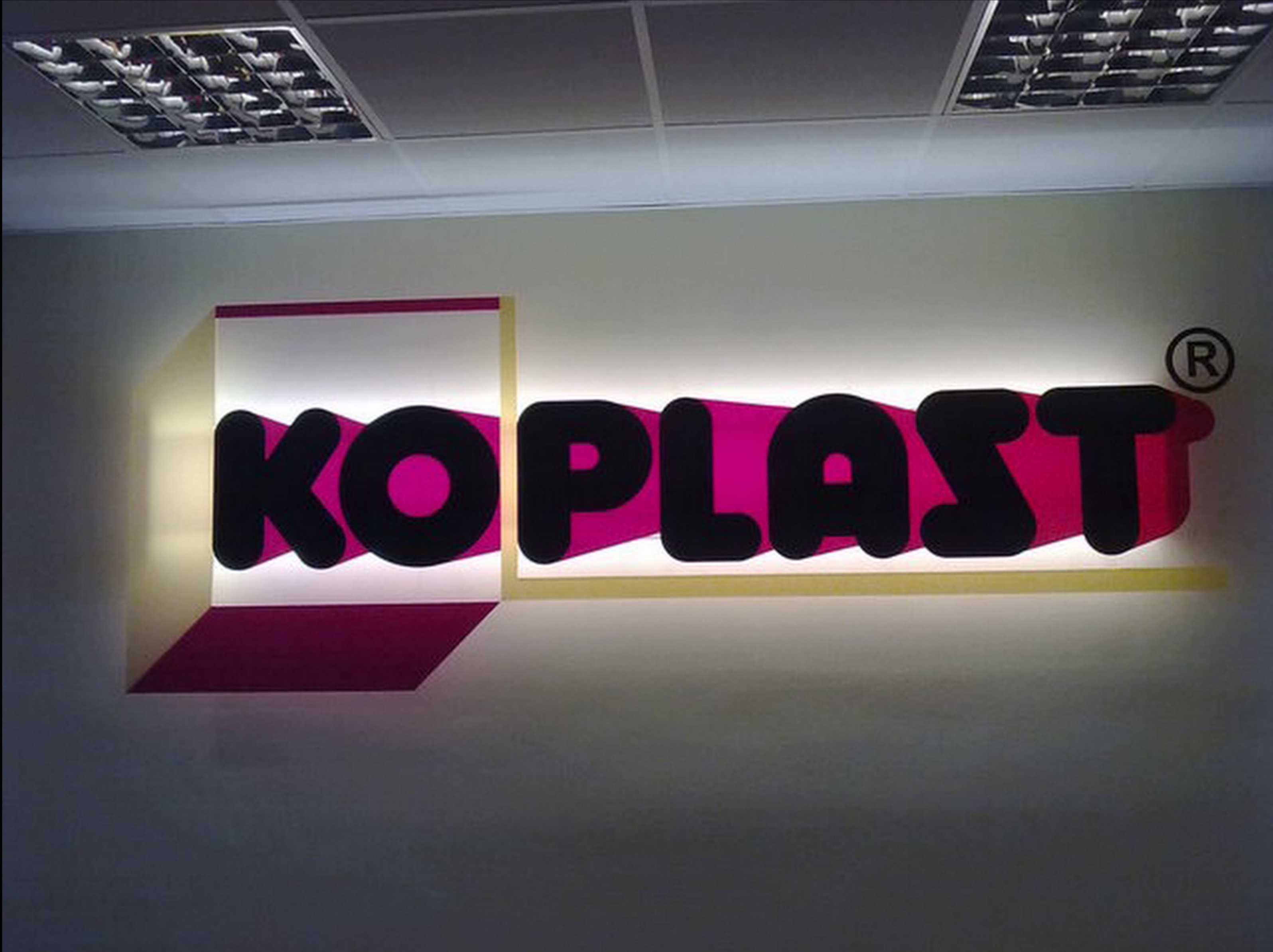 Leuchtwerbung mit Hintergrundbeleuchtung